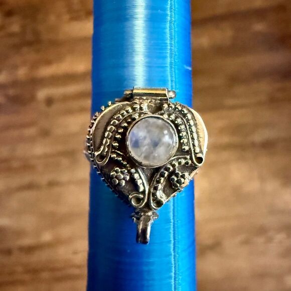 Round Moonstone Gemstone Poison Locket Box Heart Ring Sterling Silver Sz 8 New - Picture 5 of 7